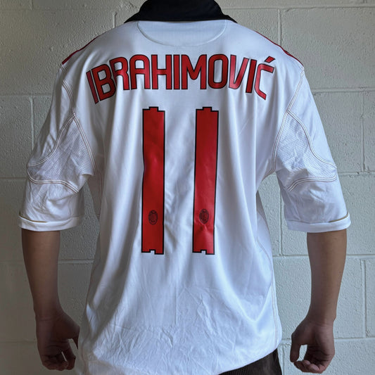 AC Milan 2010/11 Away Kit, #11 Ibrahimović - Size L