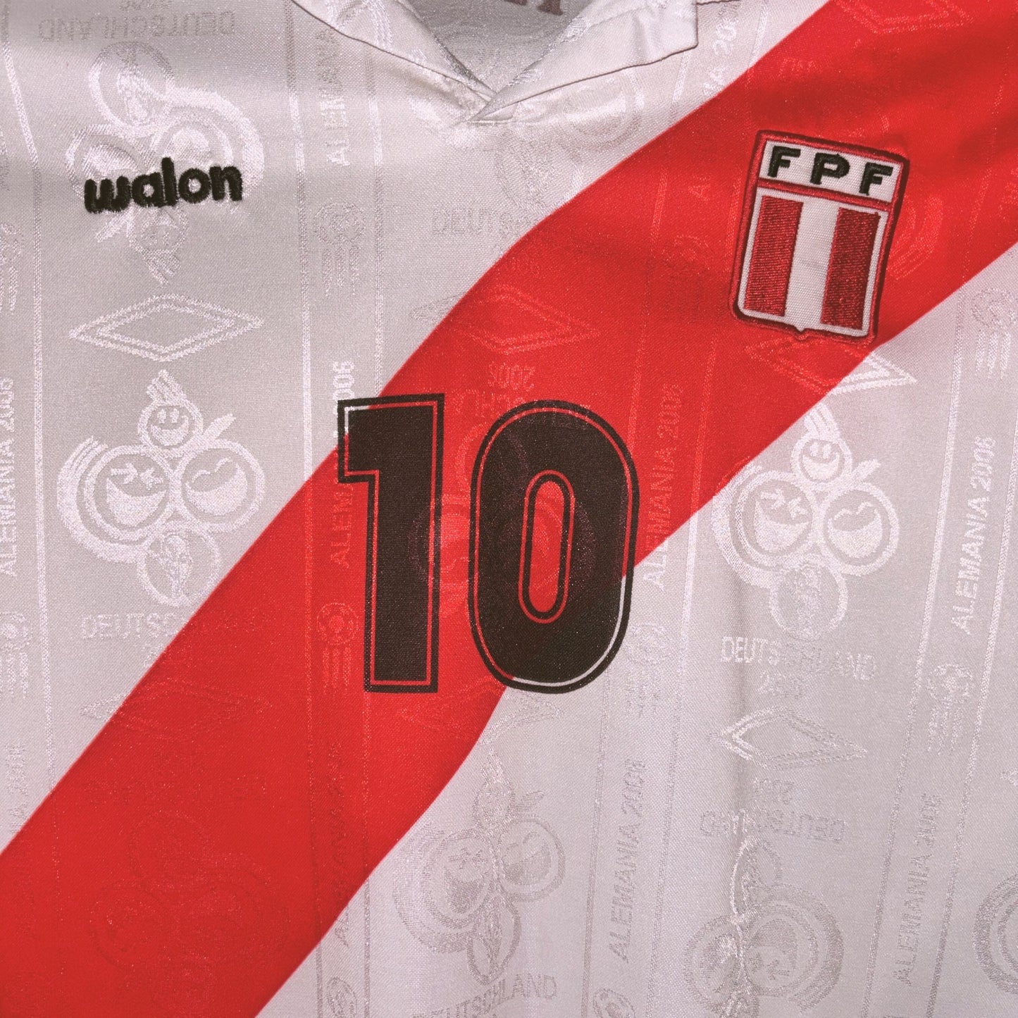 Peru 2006 Home Kit - Rojas #10